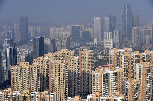 7月房地產貶值潮降臨，購房者該不該買房？曹德旺暗示行業變革